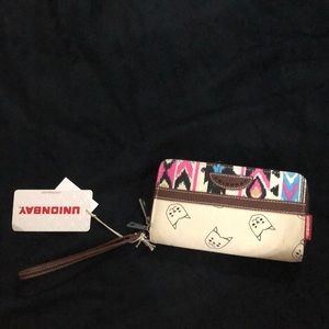 A cute hand clutch with cats.